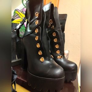 Ladies boots